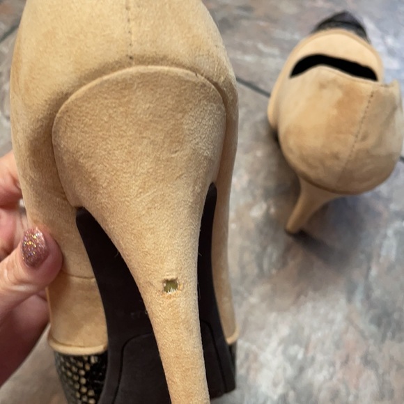 Tan and snake print high heel - Picture 6 of 9